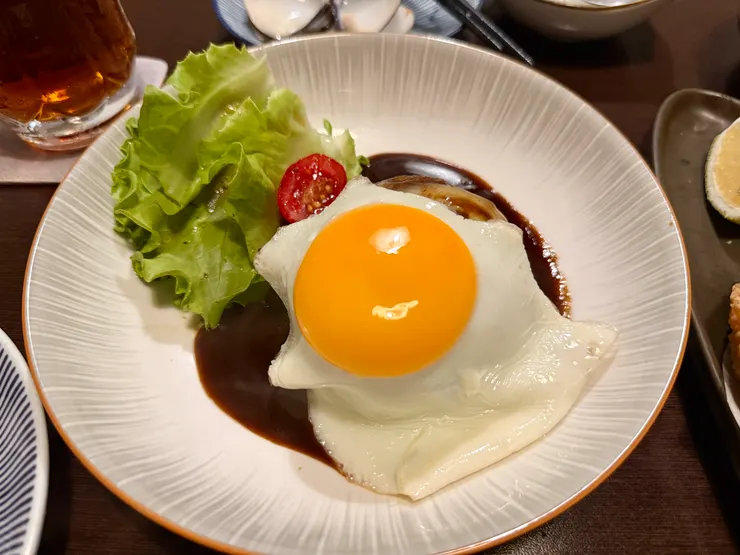 漢堡肉排(紅酒) 320元 & 荷包蛋+起司 80元