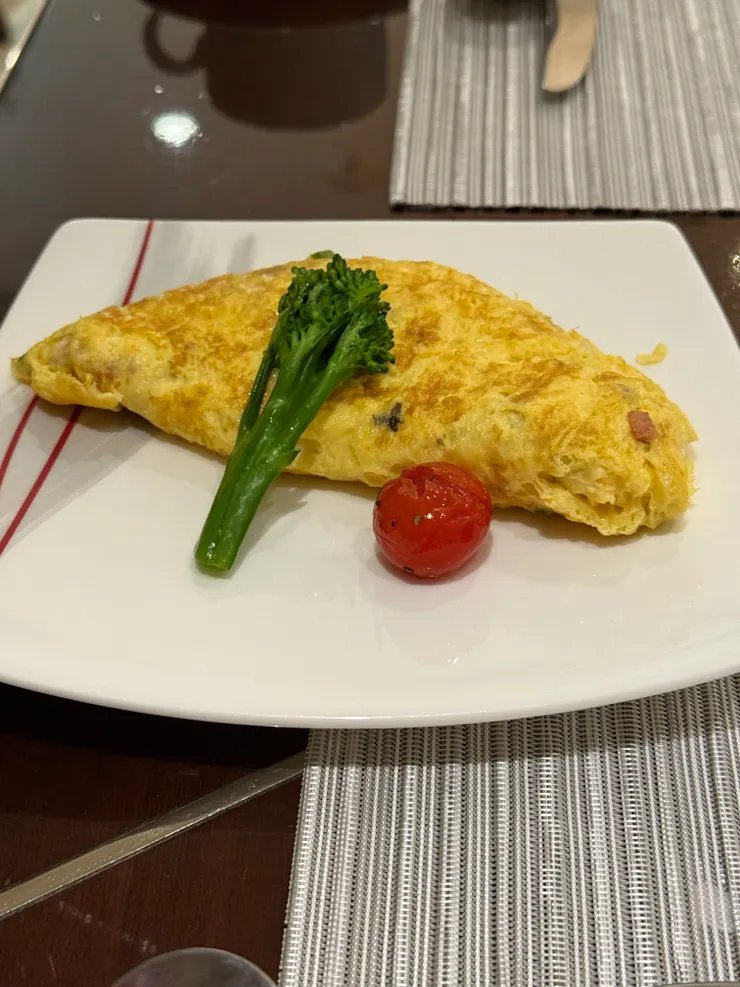 Omelet~這裡都會加綠色滴小辣椒，很提味好吃