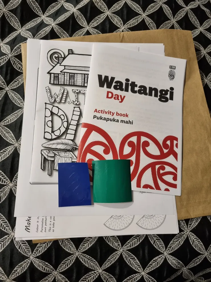 在我們要離開博物館前，櫃台小姐送我們一人一包小禮物