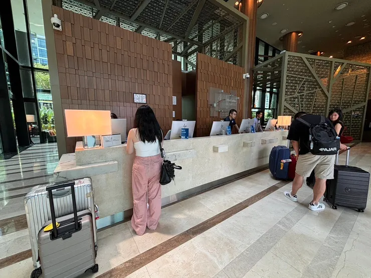 克拉碼頭Holiday inn大堂。（圖片來源：辰心）