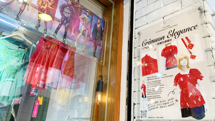 牆上的海報與衣櫥，藏著我們的設計日常。