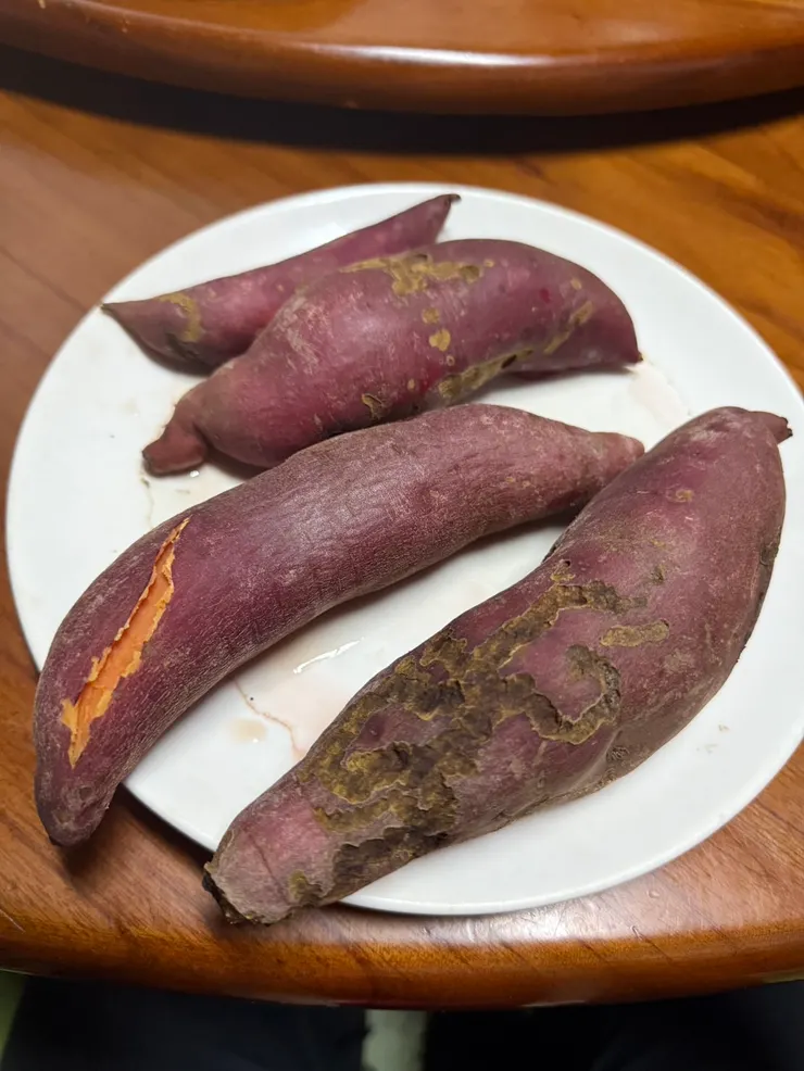 蟲洞我們實驗試吃後是沒問題的，那只是表面會形成一層殼不會影響到肉質。