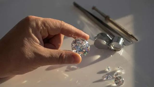 人造鑽石確實還造成天然鑽石價格的崩跌