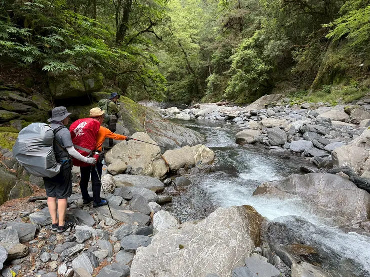 ▲不時的討論並修正越溪路線