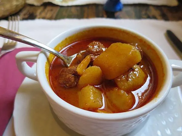 心中os: 光吃這道湯配麵包我就飽了