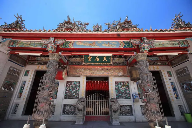 屋脊上交趾陶、龍柱工藝精湛（圖片截圖於網路）