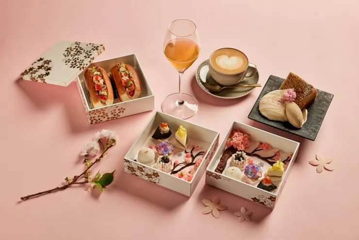圖1、「花見物語」春夏重箱下午茶以甜鹹點搭配季節康普茶與精選茶品，在城市之中重現花見野餐的悠然詩意。