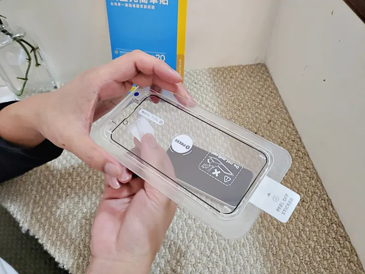 Simmpo iPhone 護眼霧面 TÜV 抗藍光簡單貼