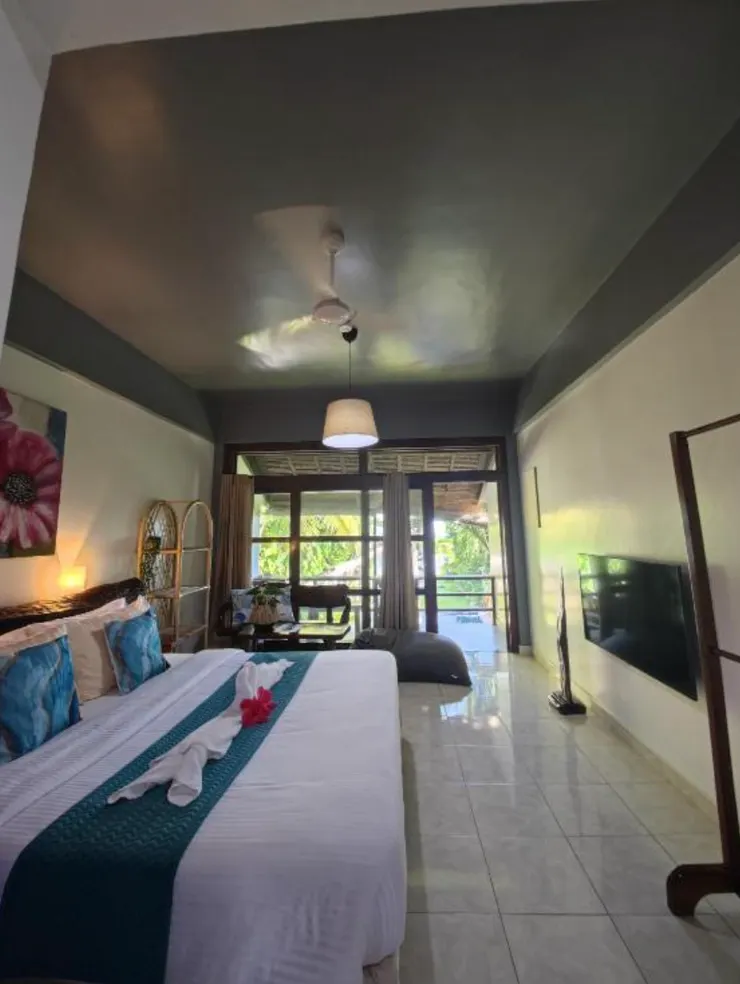 住宿環境不錯，雙人床很大且冷氣很涼