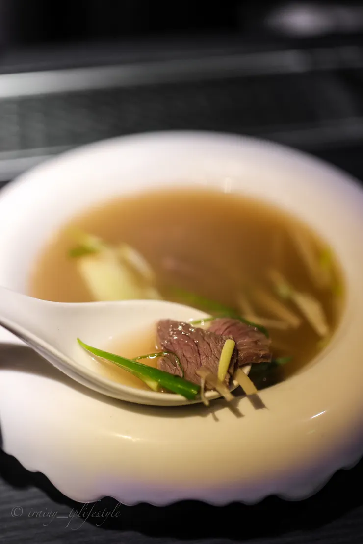 細緻的手沖牛肉湯