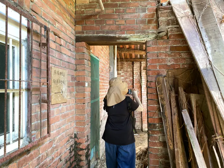 頹圮的後方大院