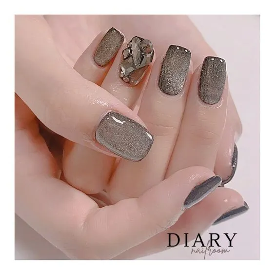 探索更多貓眼美甲款式