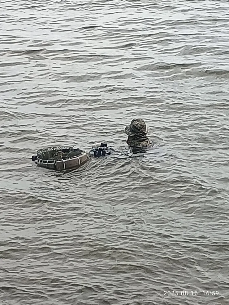 潟湖捕撈野生蚵的海女