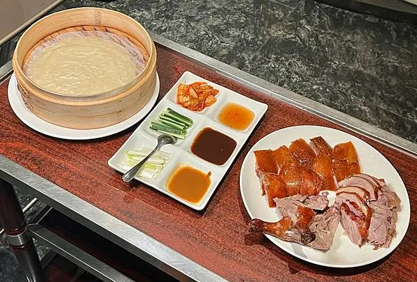 (新莊美食)典華雅聚~窯烤櫻桃鴨二吃、經典粵菜、創意港點樣樣