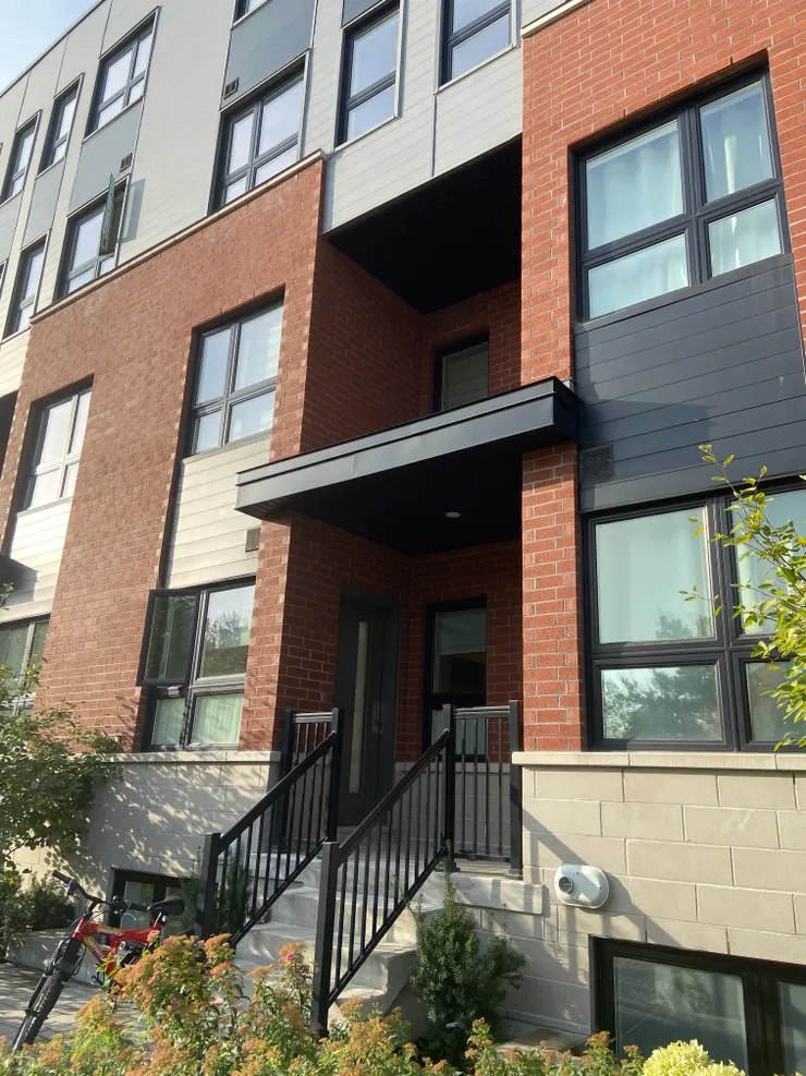 在多倫多的第一個住所