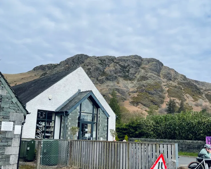 原計畫第一天要野營的地點在這座山附近