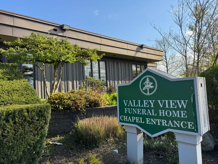 加拿大殯儀館門口