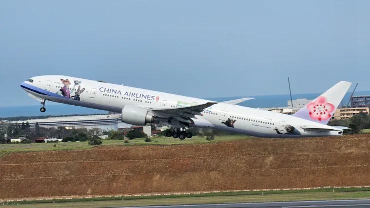 這是華航的動物方城市彩繪機!機型是波音B777-300ER型廣體雙走道客機!