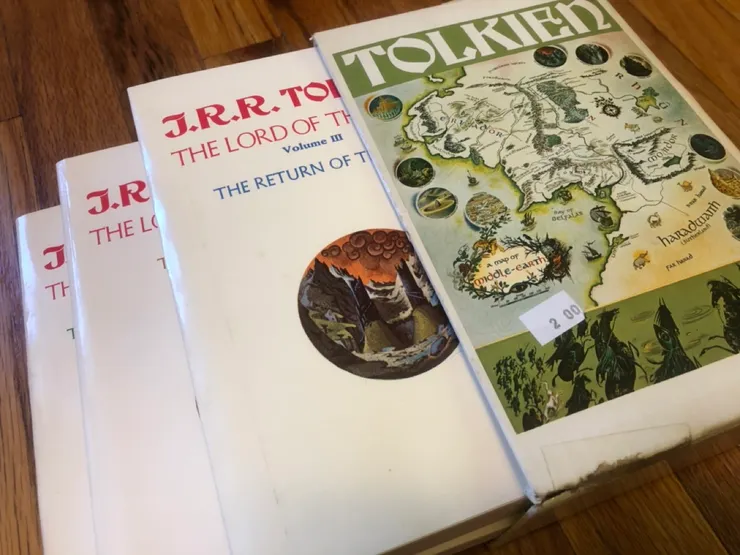 作者攝於 2022年9月｜《The Lord of the Rings》二手書套組（原創作品，請勿擅自使用或轉載。）