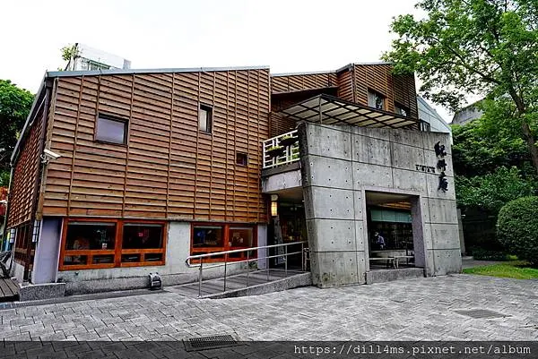 （古蹟旁新建的藝文中心）