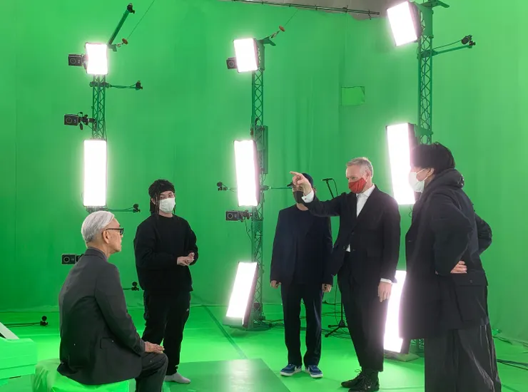 坂本龍一、導演托德．埃克特和 Rhizomatiks 在東京參與動態立體捕捉攝影的最後一天。／Yoko Takatani 提供