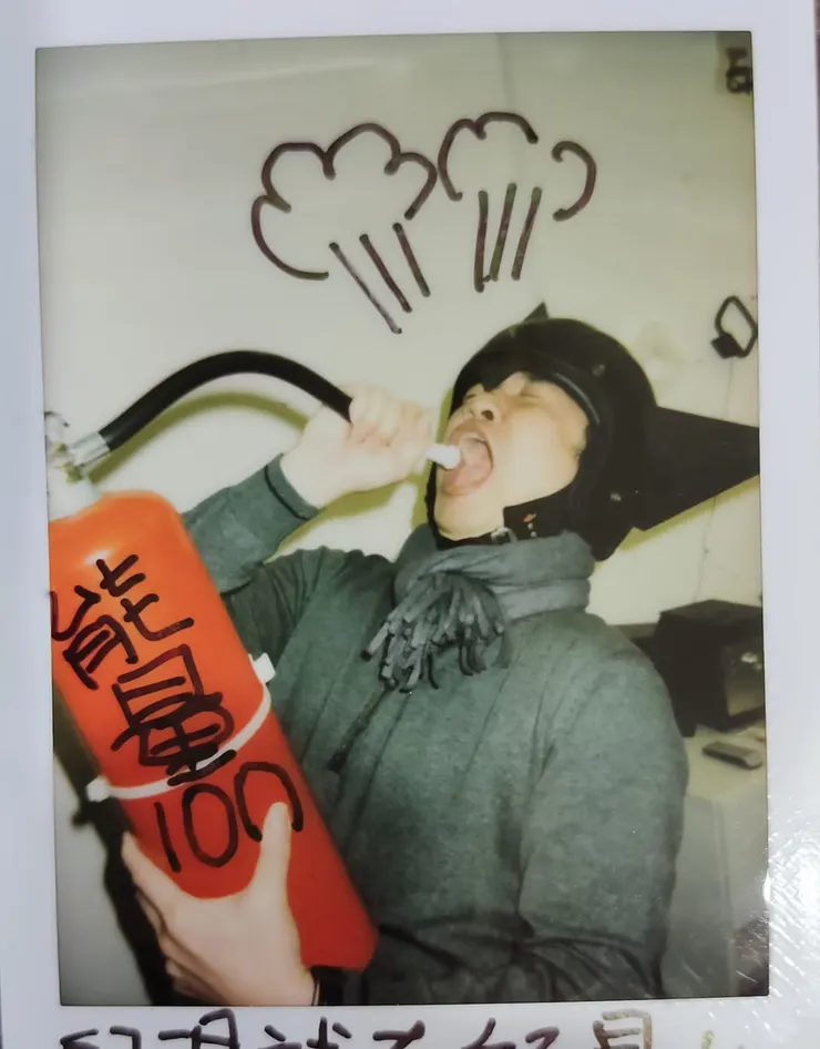 搞笑同事的原子小金剛造型。