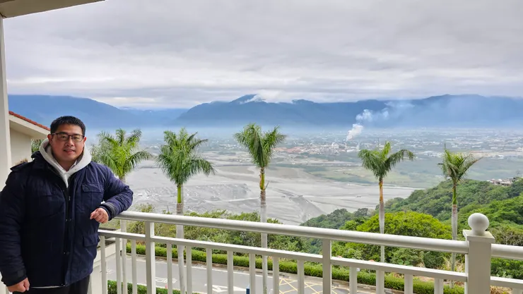 隔天一大早的房間外風景!陽台可以走出去!