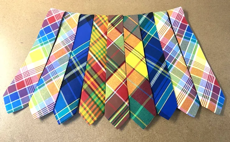 我已經找不到我以前戴過的Madras領帶,從網路找到這張照片,讓文友們看看Madras領帶什麼模樣 網路照片