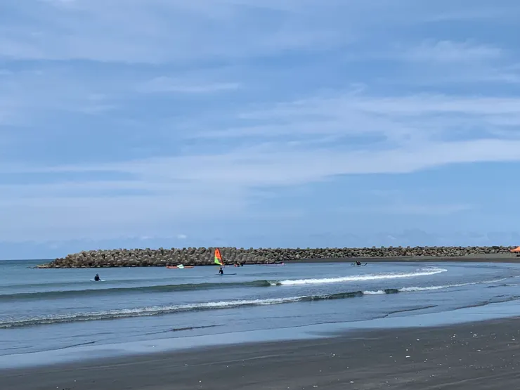 台南漁光島踏沙，感覺像福隆海邊，差個東興宮呢！