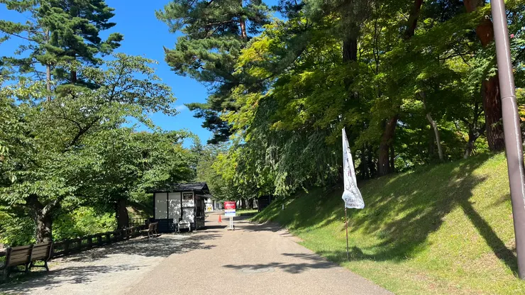 離天守閣越來越近。