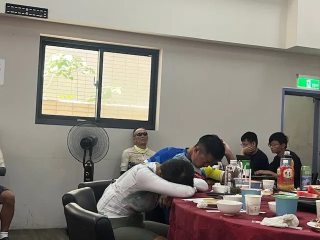 太累了，吃完中餐大家都累趴了