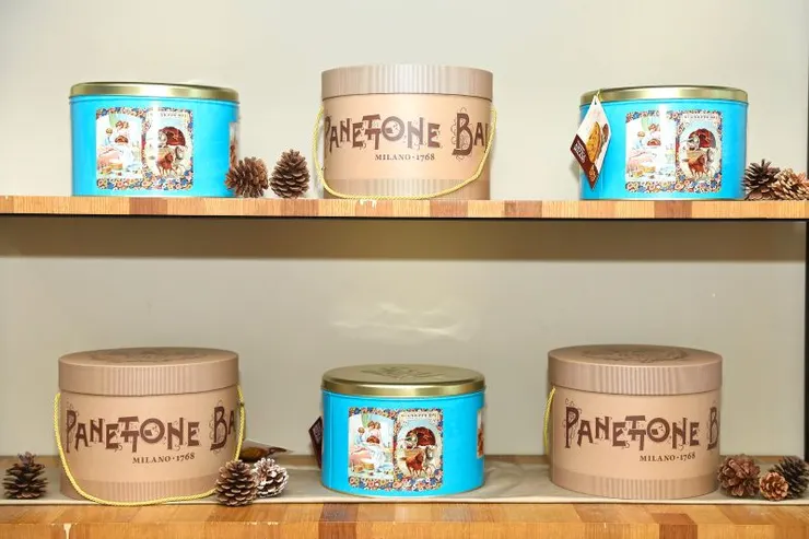 ▲BAJ潘妮朵尼耶誕糕共有三款義大利原廠包裝，延續早期歐洲風格，依據不同需求打造收藏、送禮皆合宜的甜點藝術品。