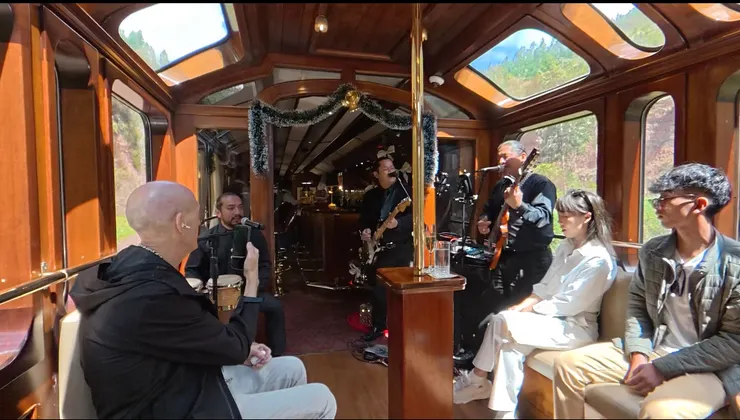 最後一節車廂的音樂表演