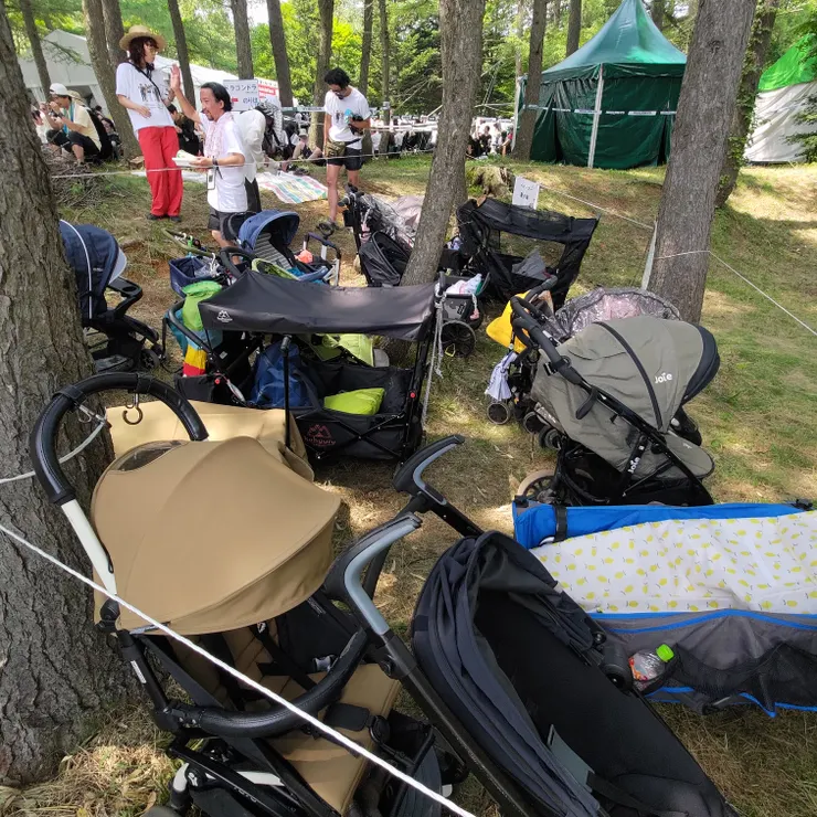 萬分佩服推著娃娃車、露營車來參戰的父母們，沒有什麼精神比這更勇猛的了。