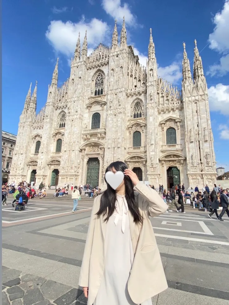 和教堂合影可以試看看廣角，才不會都是路人