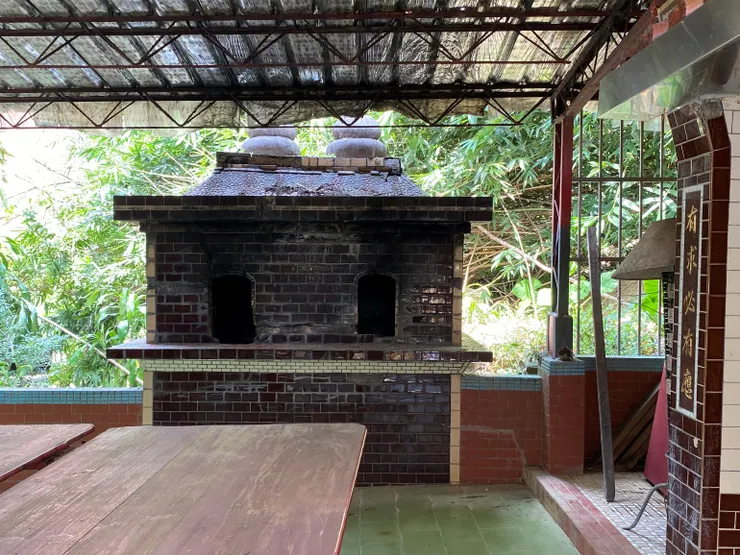 香爐有金銀兩爐