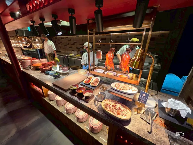 主打現切片皮鴨、甕仔雞、避風塘蟹。