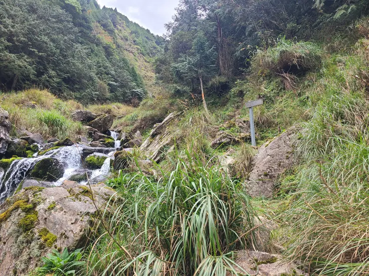 取右，離開溪底