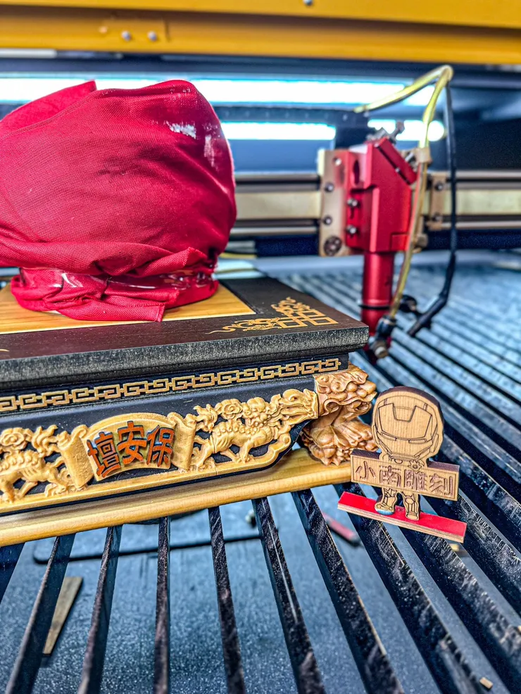 龍益行｜台南佛具店・金紙店・宗教百貨・神主牌雕刻・拜拜用品  專精 神主牌雕刻與祖先牌位製作，提供佛具、金紙、神桌、拜拜用品等完整祭祀用品。 服務包含：擇日安神位、安祖先、神桌安裝，並支援 外縣市宅配，讓您安心完成祭祀。  📞 電話：06-2569113 📱 LINE：led1984 📍 地址：台南市安南區北安路二段612號 👉 Google 地圖導航  🔗 延伸閱讀 ➜ 龍益行在方格子文章專區