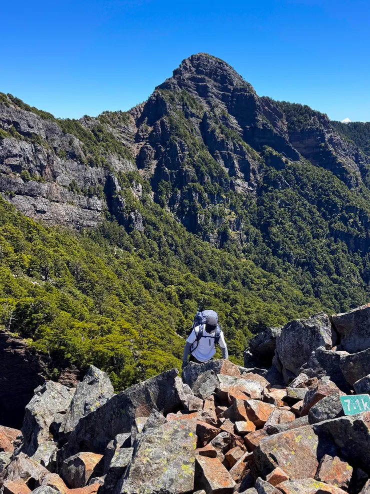 咦～後面那座山是品田耶！ 