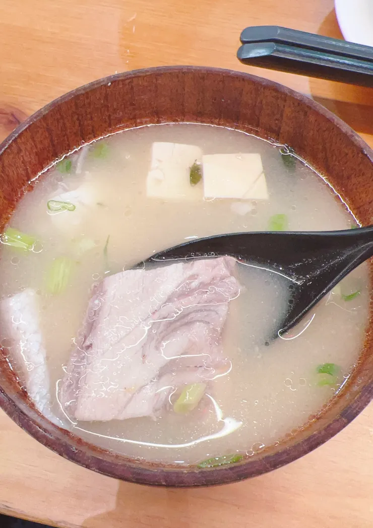 魚片給得很大方的海鮮味增湯