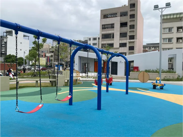 現場有兩個尿布型、兩個平板型、一個盤狀盪秋千。