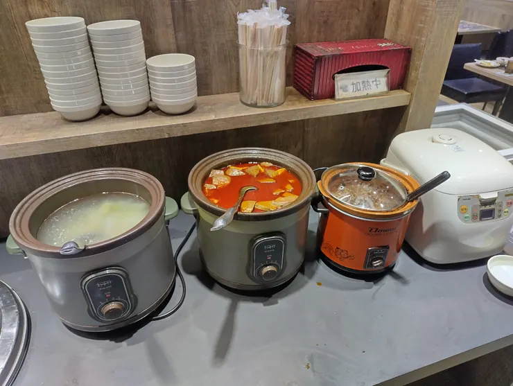 鴨血、肉燥、白飯