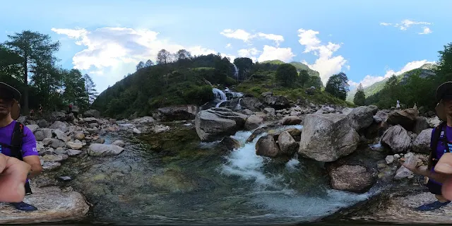 從小溪邊迫不及待下水往La Froda瀑布而去