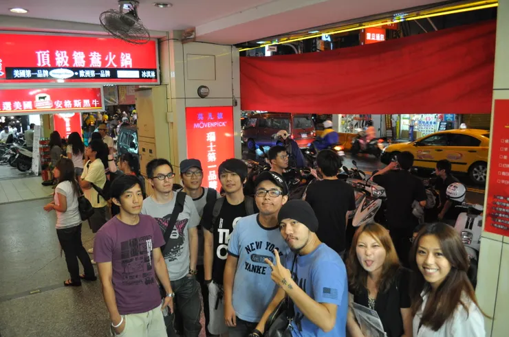 不論那個年代~展覽最重要的環節就是聚餐與慶功宴了~哈。只要是設計師應該就會認得這照片裡面有幾位大師了