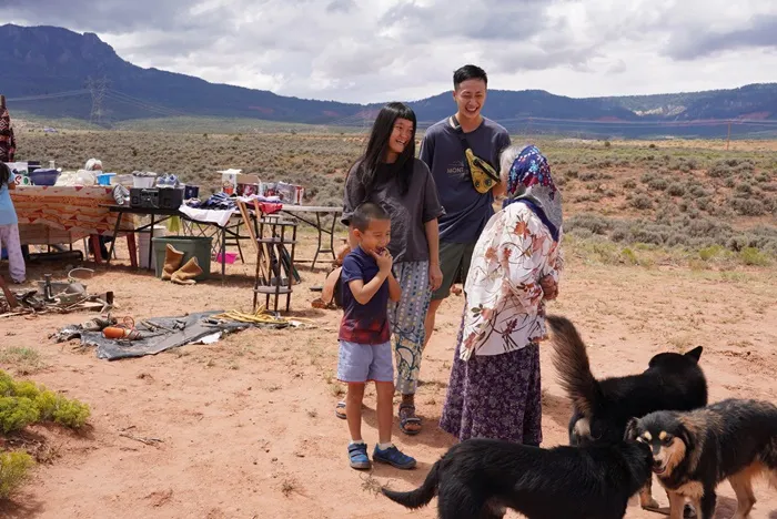 吳俞萱和妮妃雅在美國公路旅行。(圖/吳俞萱)