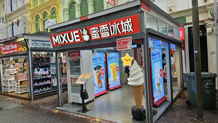 牛車水居然有來自中國大陸的蜜雪冰城!順道來捧場!反正我也沒吃過!