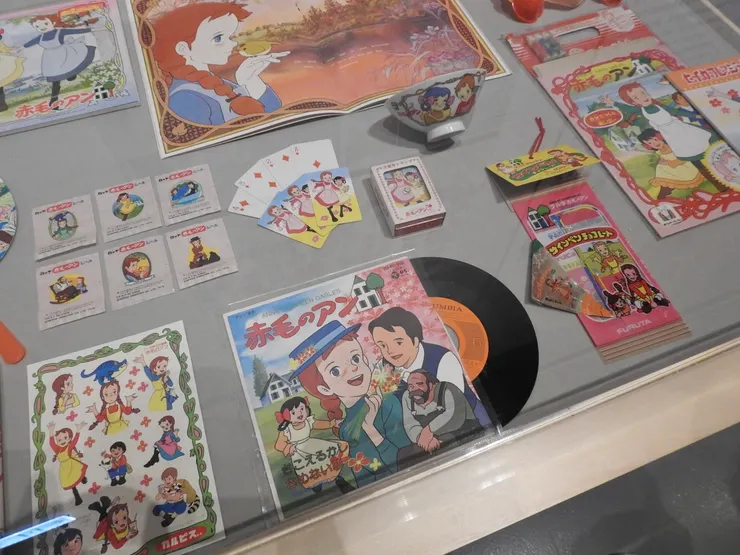 下面這張黑膠唱片！我有同系列，但是是＜不可思議島的芙蘿拉＞的