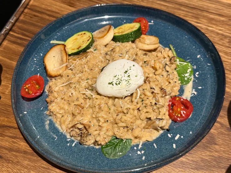 松露牛肝菌野菇燉飯 360元