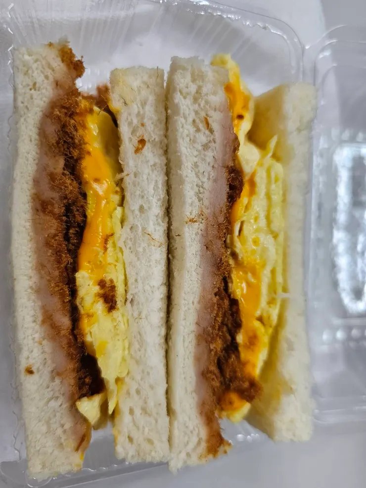 哈堡堡肉鬆芋泥厚蛋三明治